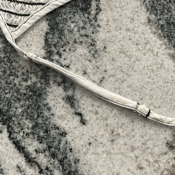 Guess Halter Striped Stretch Top Size Medium - Picture 3 of 10